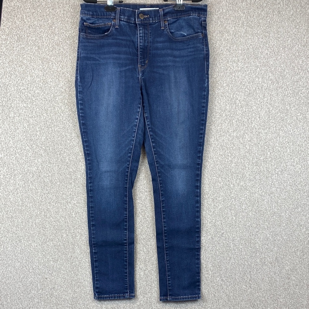 Levi’s slimming skinny jeans size 33 dark wash